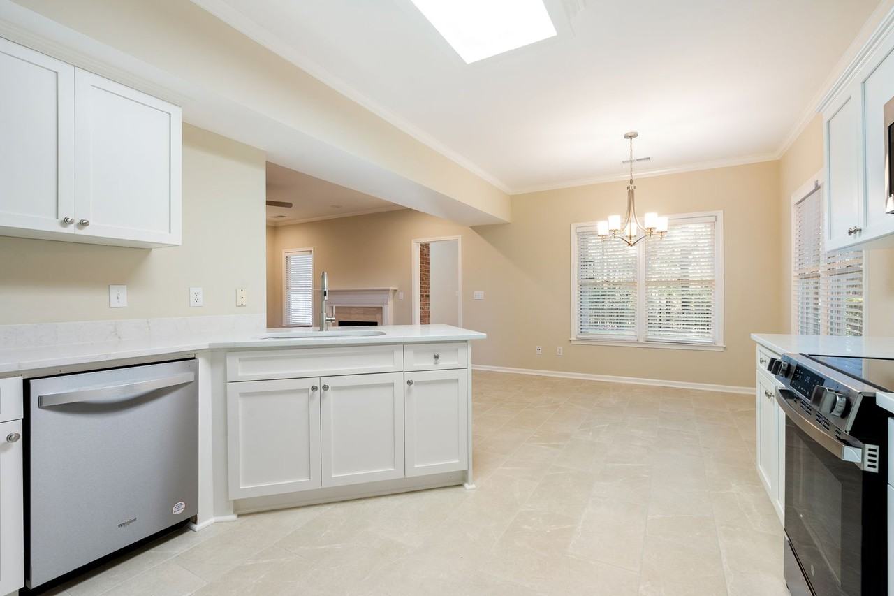 213 Village St - Photo 6 of 26