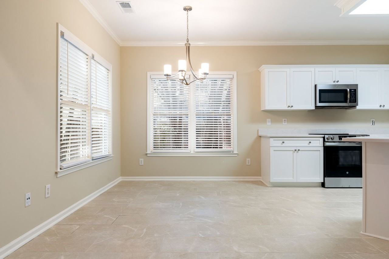 213 Village St - Photo 7 of 26