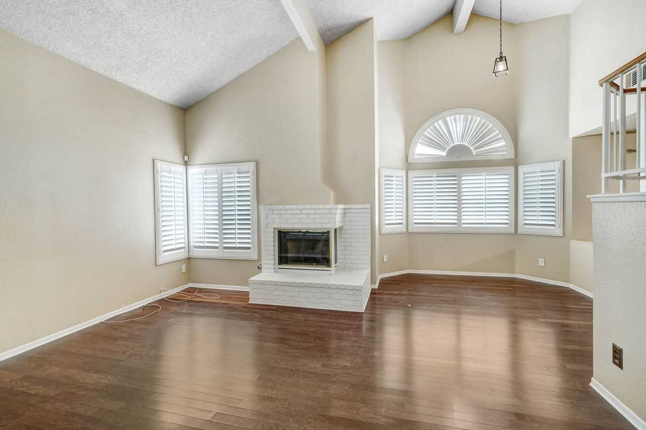 2685 Annapolis Cir - Photo 2 of 17