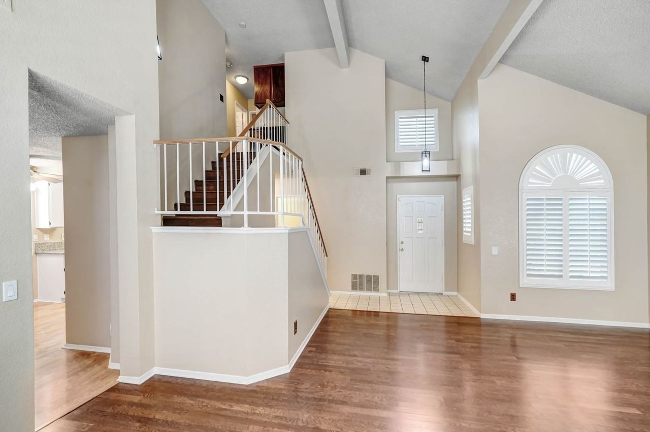 2685 Annapolis Cir - Photo 3 of 17