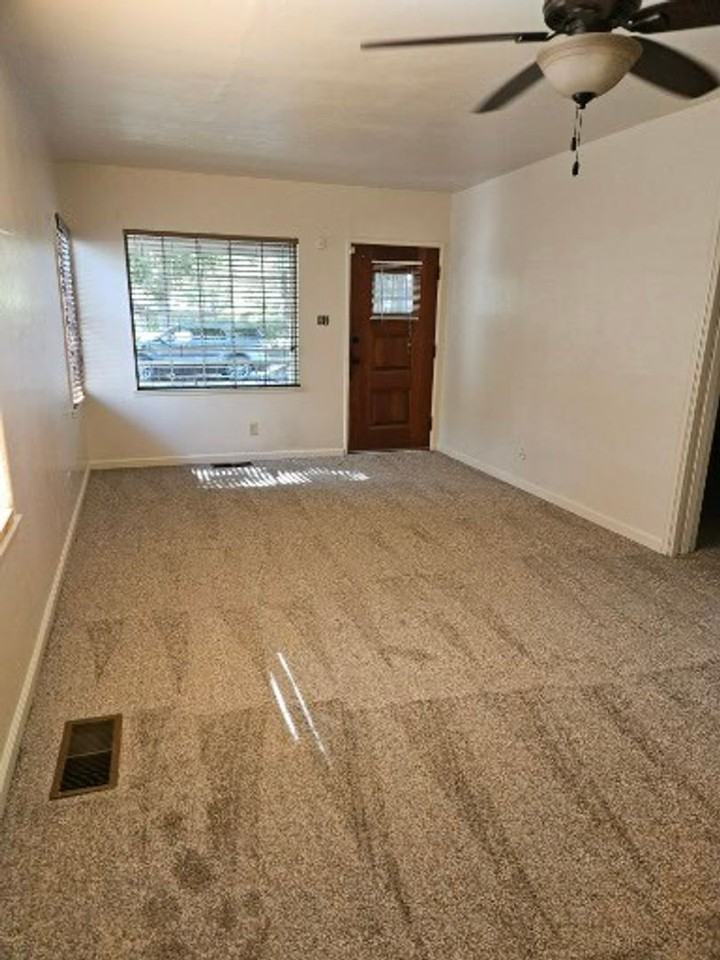 130 Semple St - Photo 2 of 17