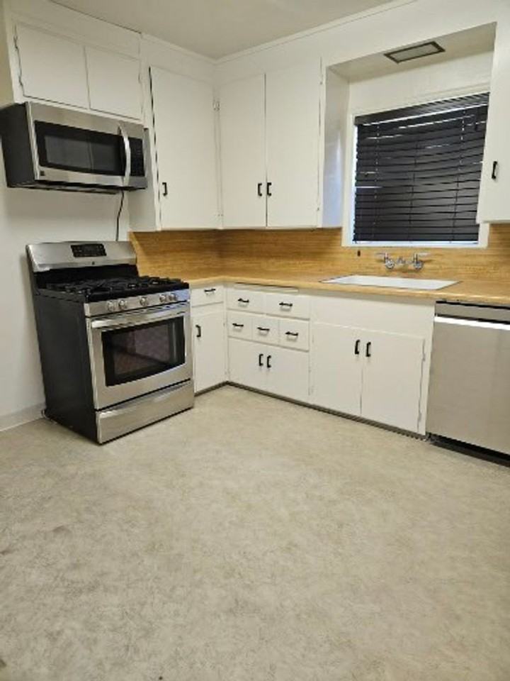 130 Semple St - Photo 3 of 17