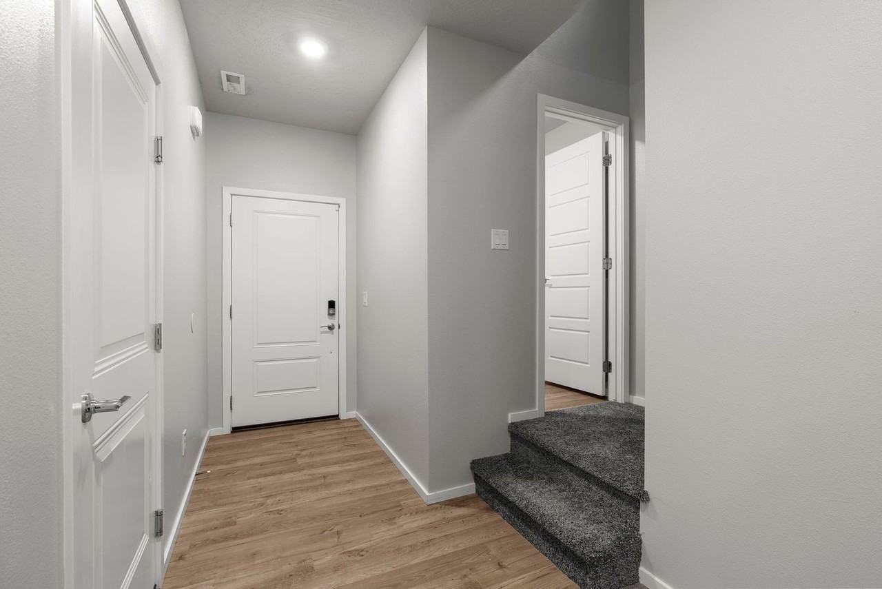 3211 N Mckinnon Rd - Photo 2 of 38