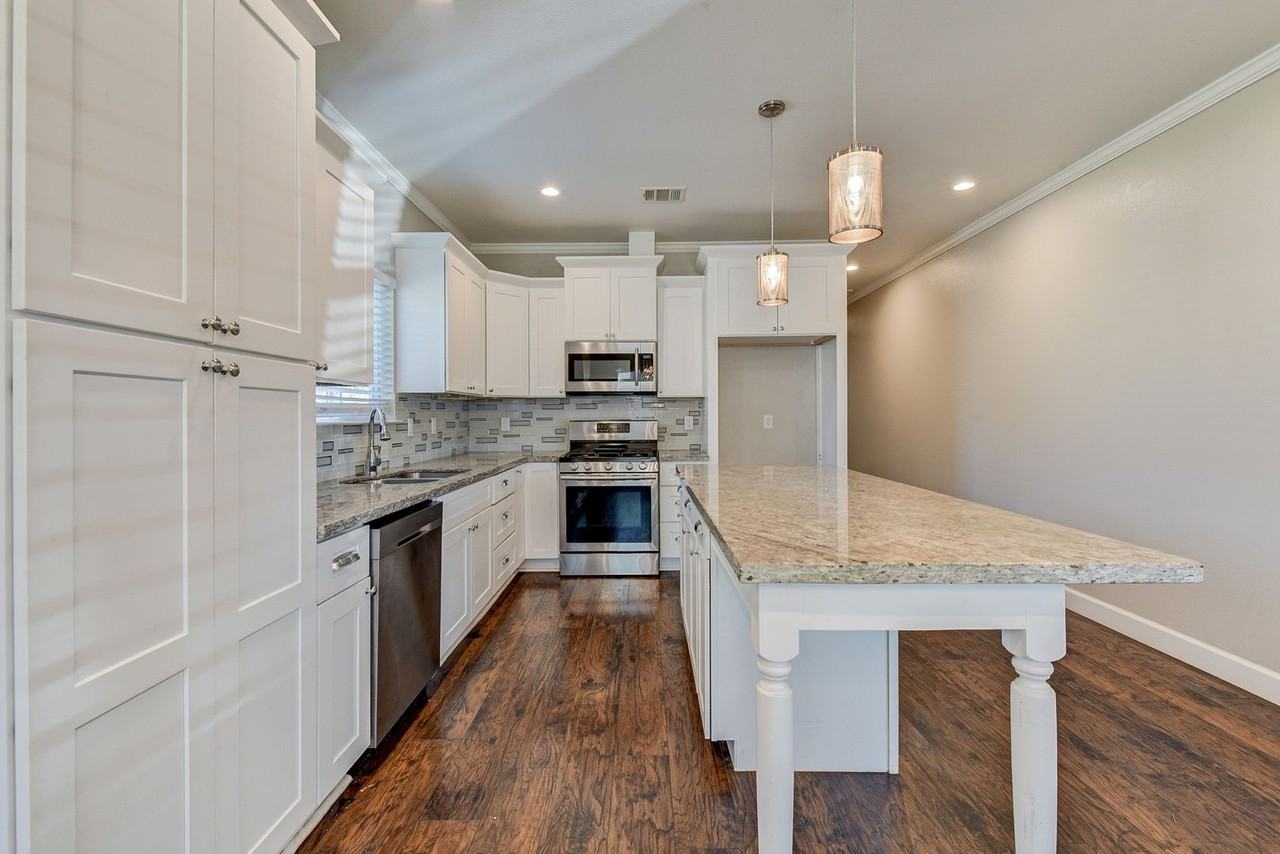 8617 Dosia St - Photo 5 of 23