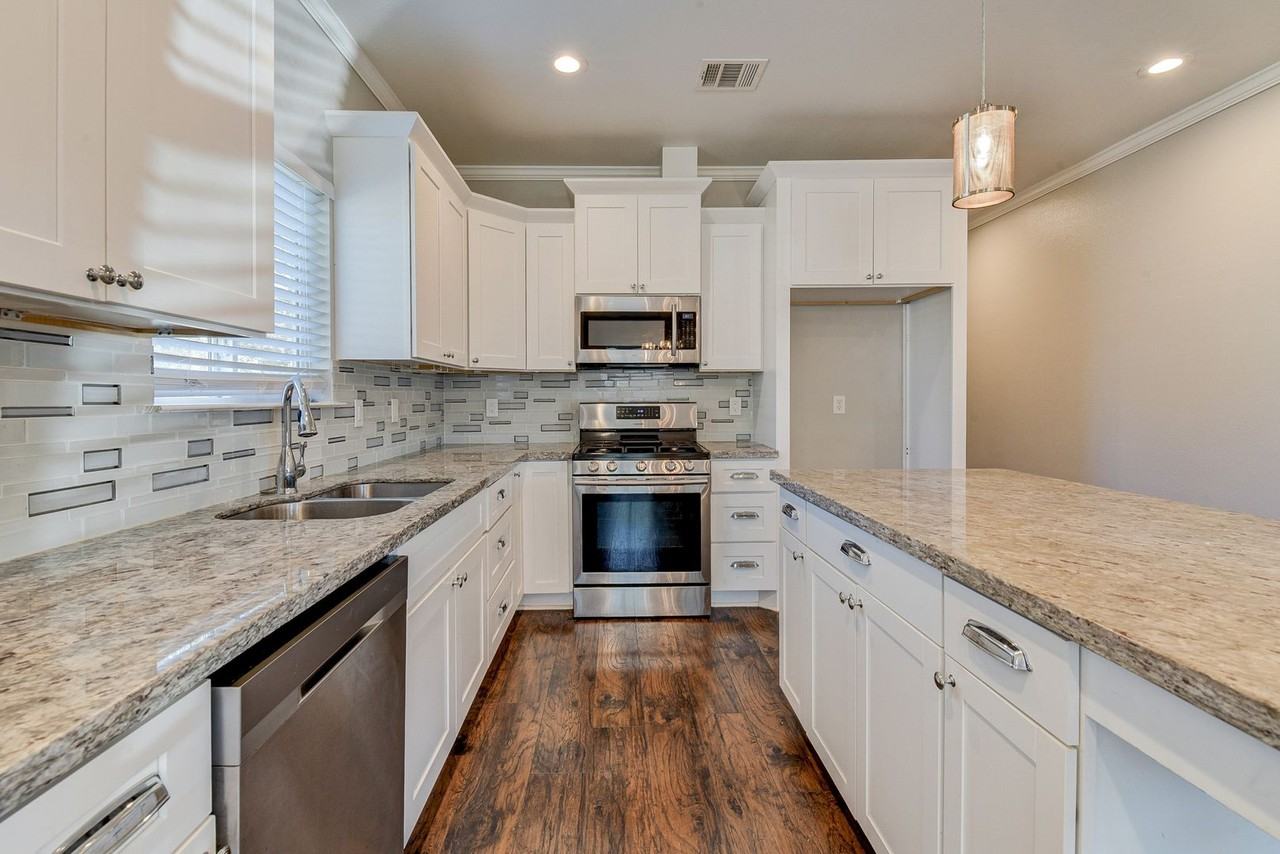 8617 Dosia St - Photo 6 of 23