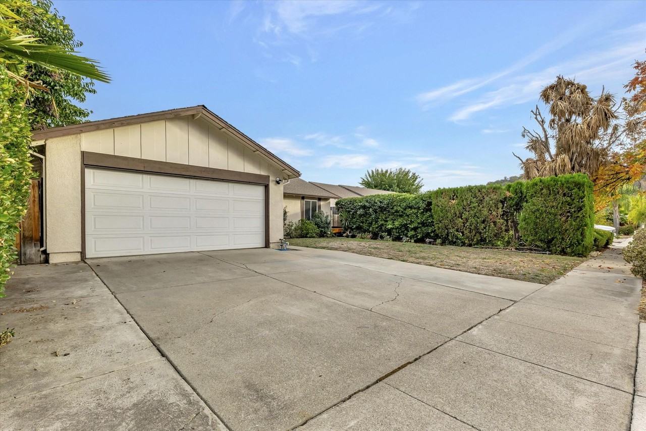 5930 Taormino Ave - Photo 2 of 39