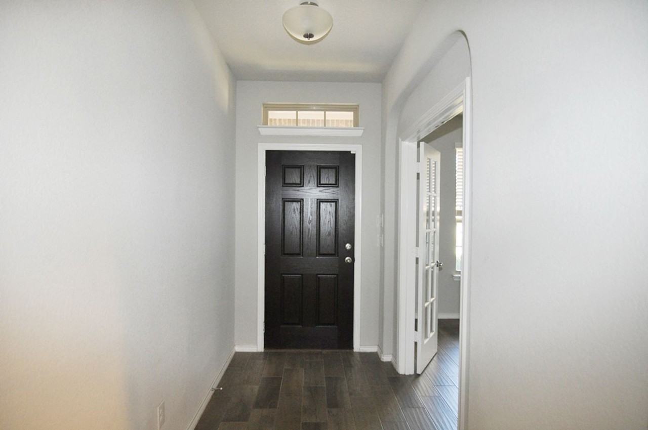 15736 Oak Pointe Dr - Photo 3 of 37