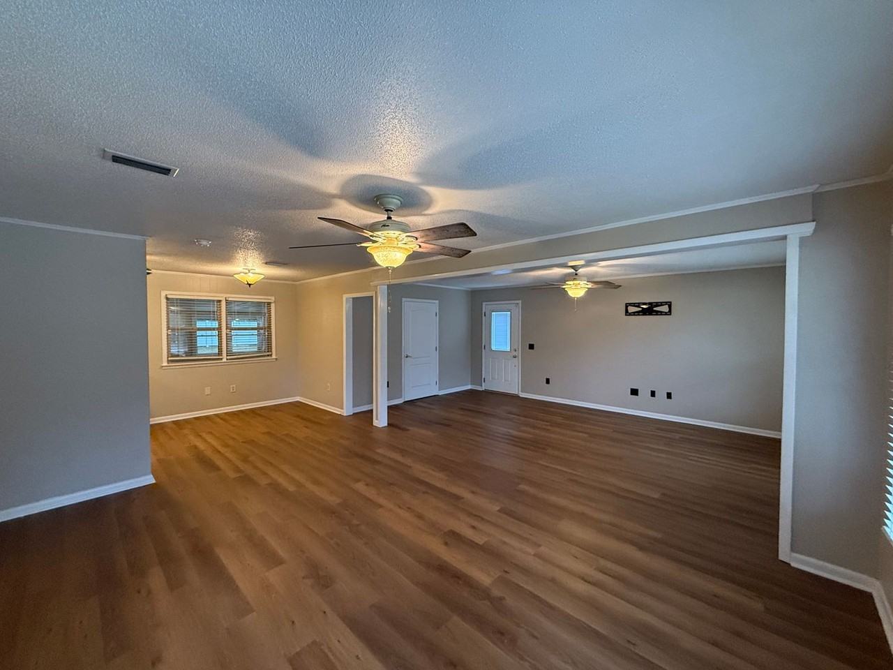 214 Chinook Dr - Photo 2 of 13