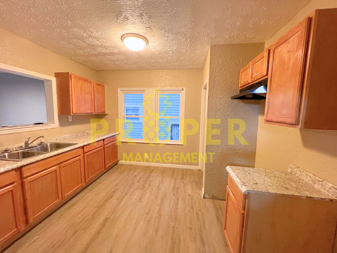 424 Shoop Ave - Photo 5 of 8