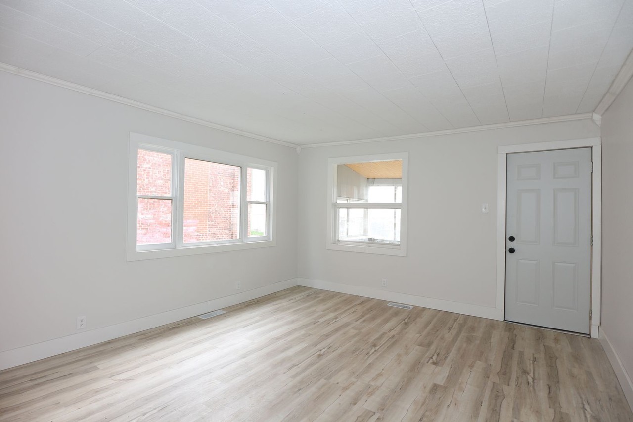 1110 E Vaile Ave - Photo 2 of 23