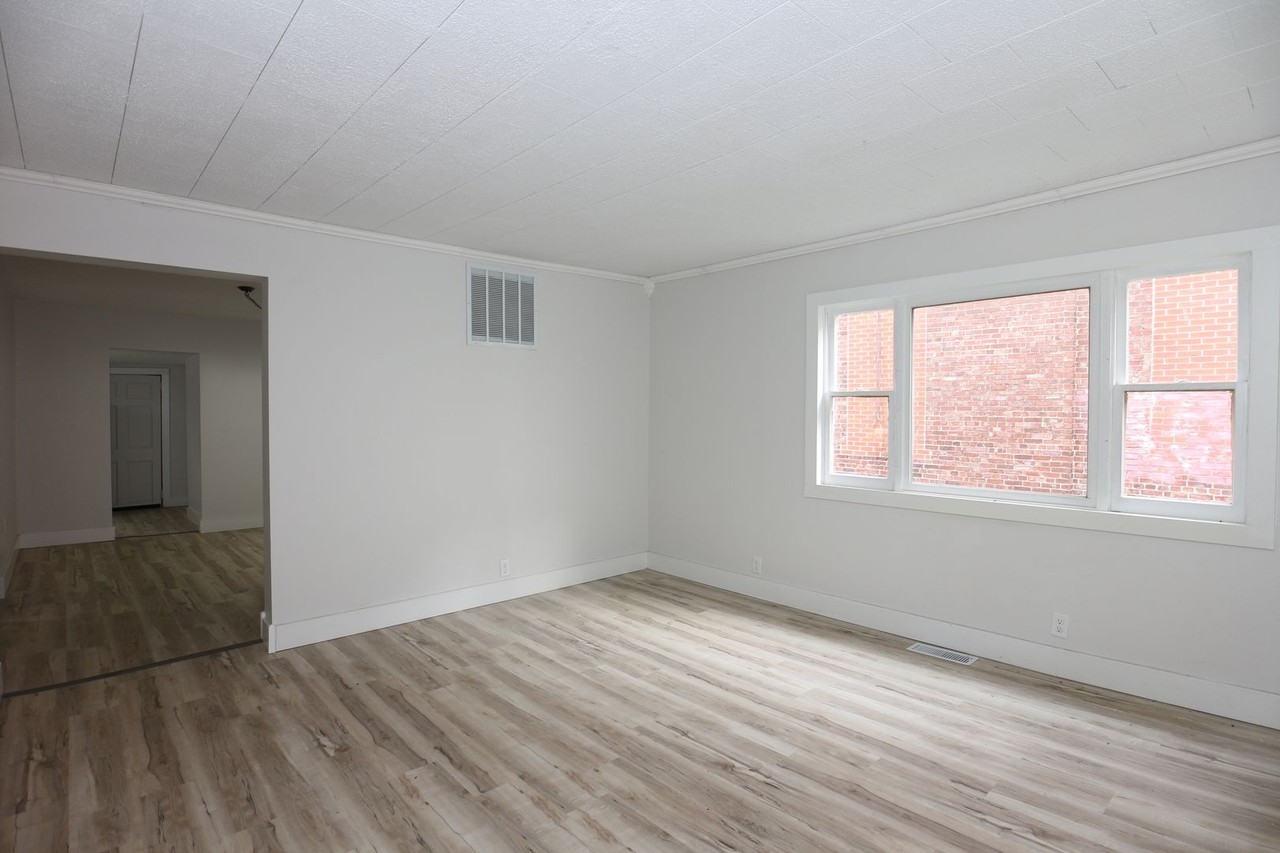 1110 E Vaile Ave - Photo 4 of 23