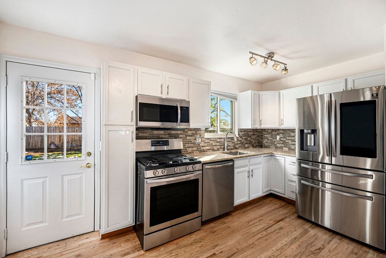 1840 Elmwood St - Photo 4 of 24