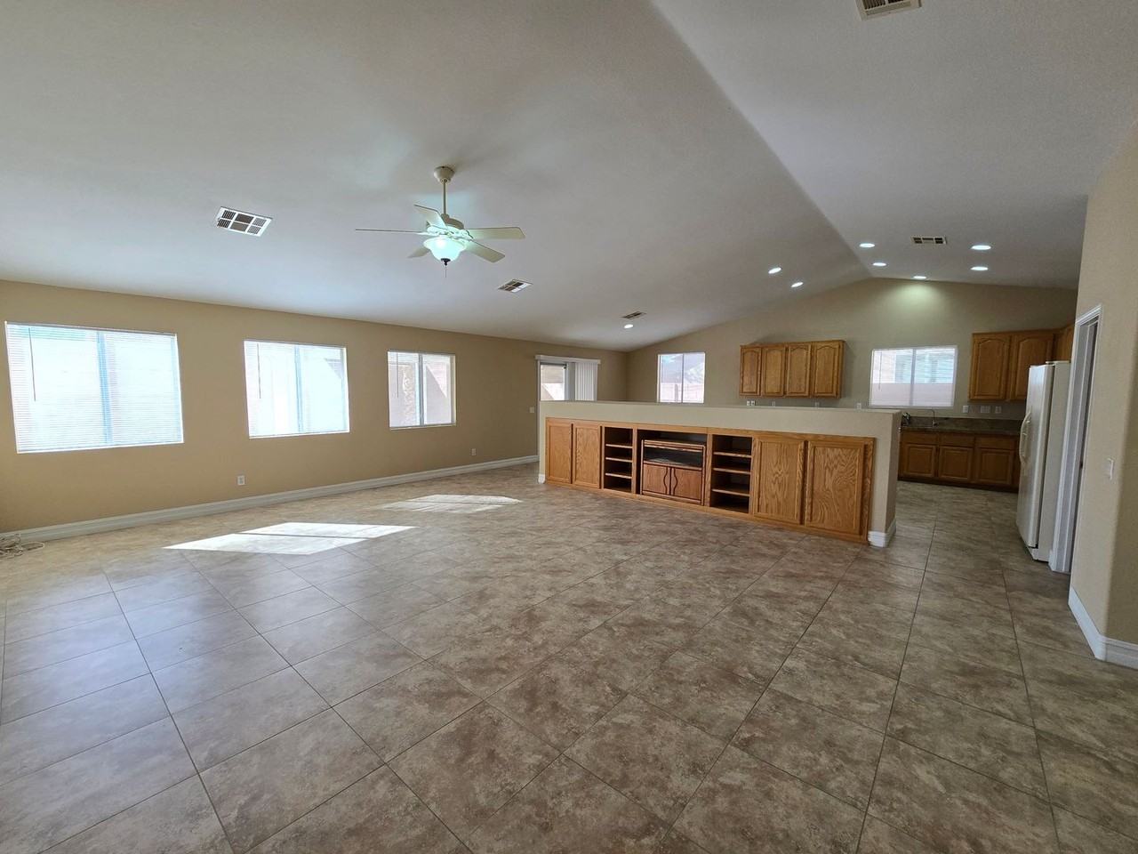 9517 Kelly Creek Ave - Photo 5 of 34