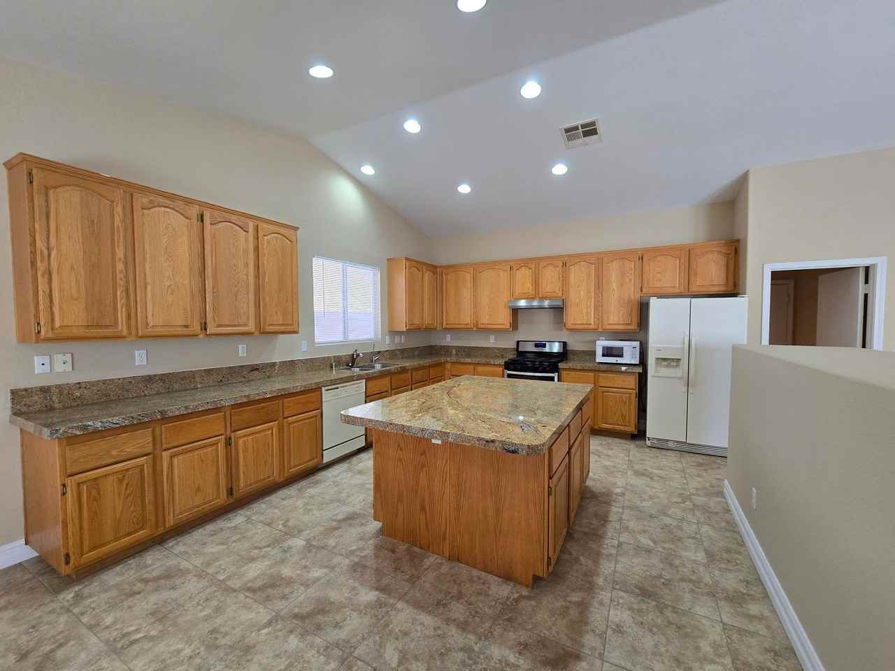 9517 Kelly Creek Ave - Photo 7 of 34