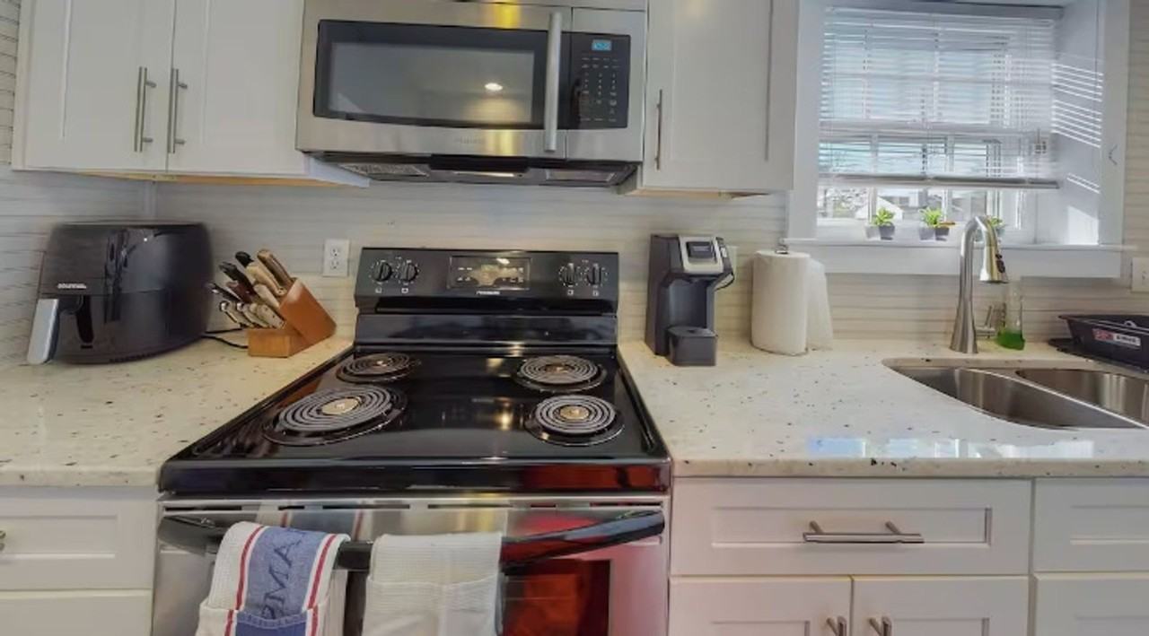 805 Mosby St - Photo 3 of 19