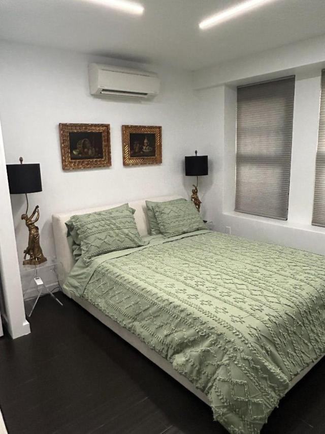 16 East 77th Street - Photo 4 of 10