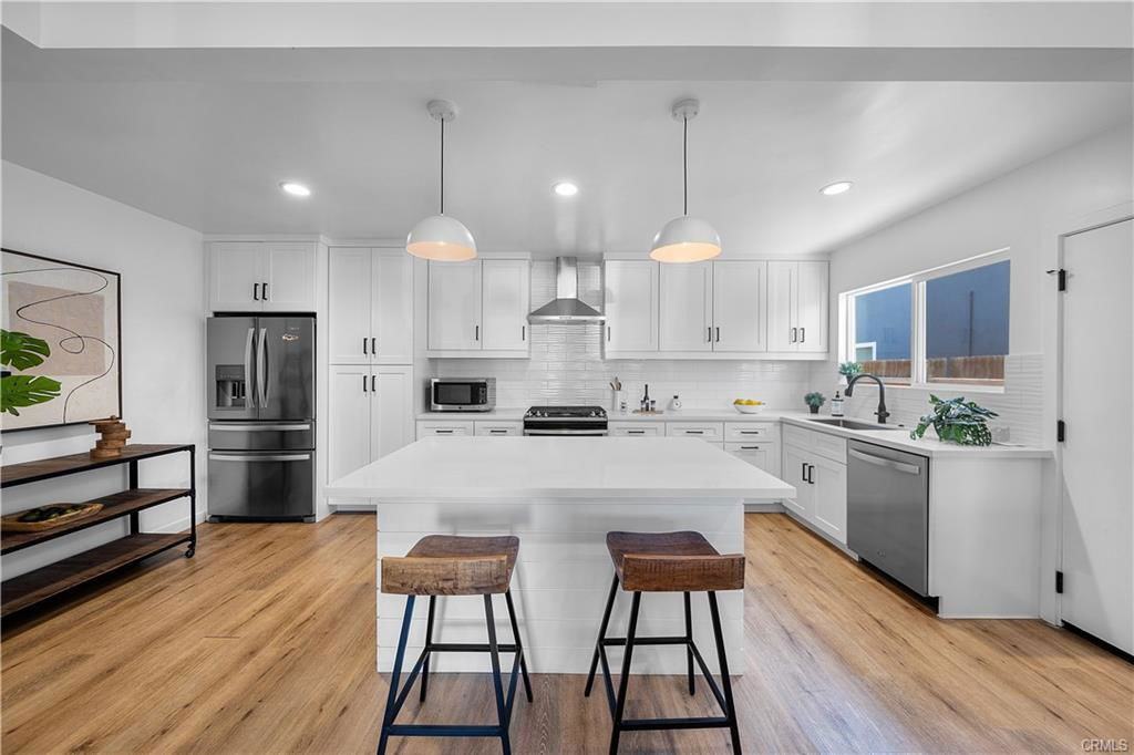 7724 W 85th St - Photo 2 of 8