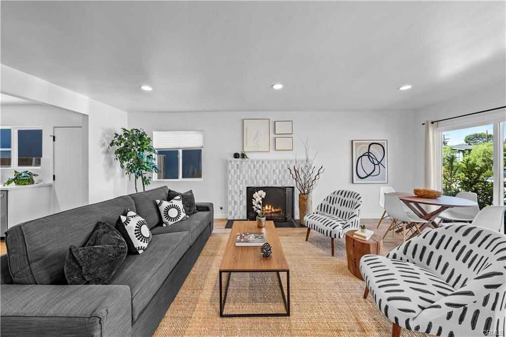 7724 W 85th St - Photo 3 of 8