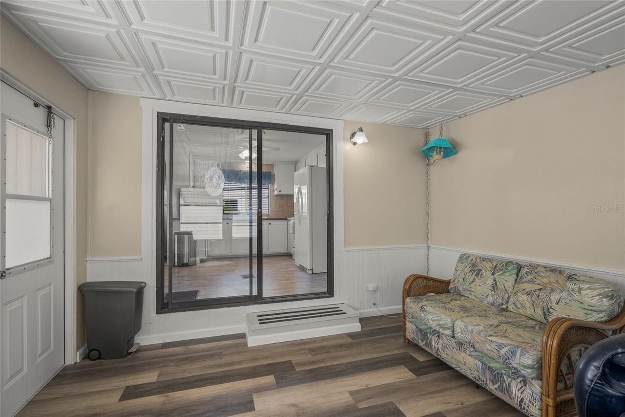 303 Marlette Dr - Photo 6 of 38