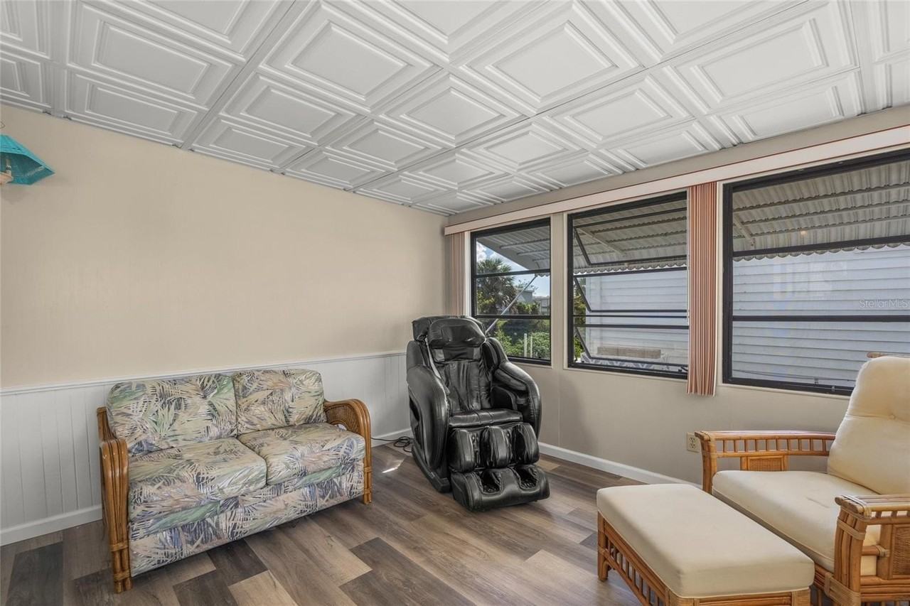 303 Marlette Dr - Photo 7 of 38