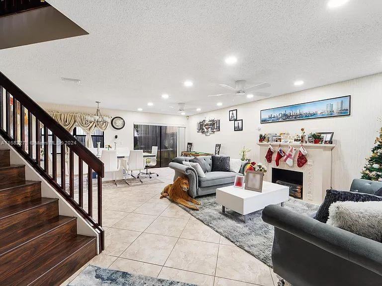 1431 Sw 87th Way - Photo 3 of 8