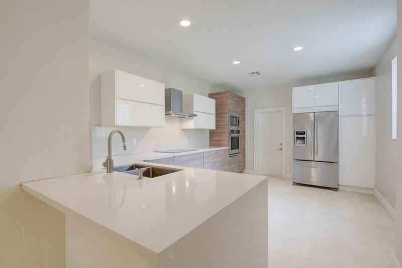 4008 Peppertree Dr - Photo 3 of 8