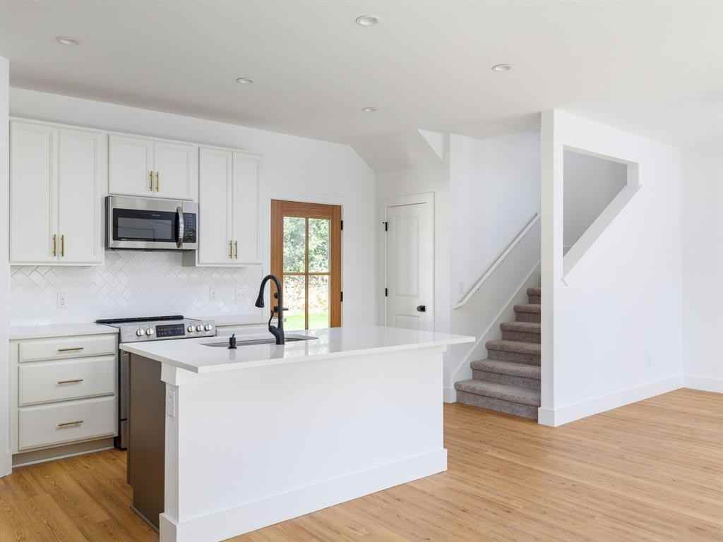 11001 Sage Dr - Photo 3 of 8