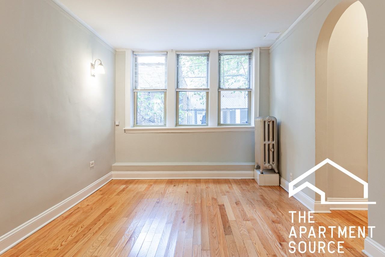 544 W Surf St #W3 - Photo 4 of 8