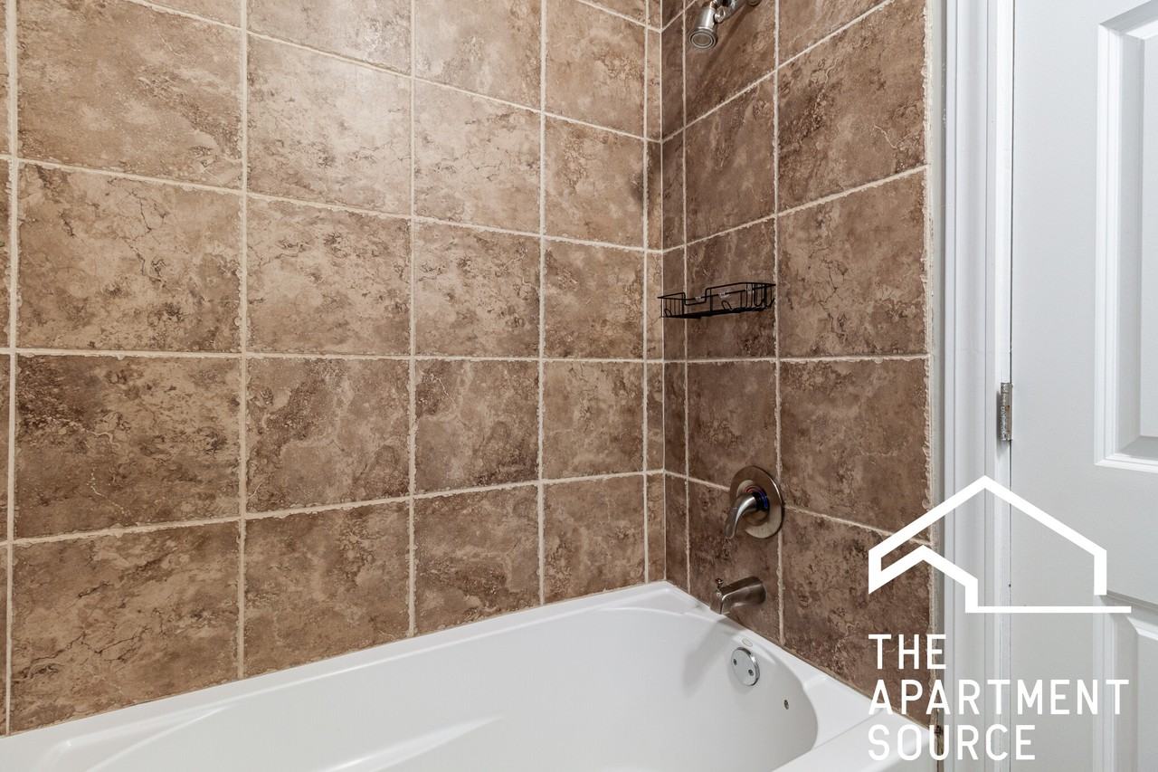 544 W Surf St #W3 - Photo 6 of 8