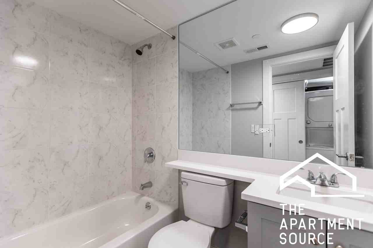 1137 Oak Ave #E2 - Photo 7 of 21