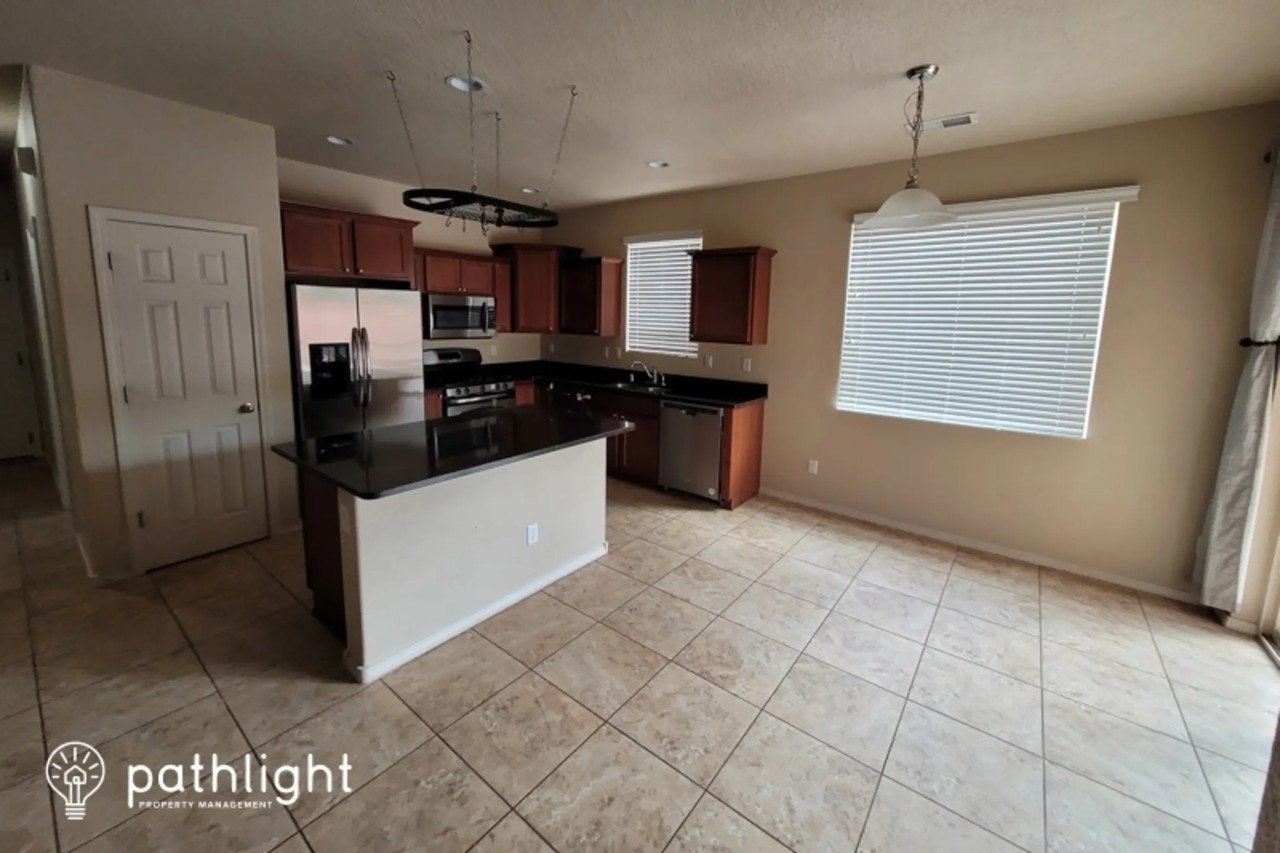 11628 Thistledown Rd Se - Photo 3 of 12