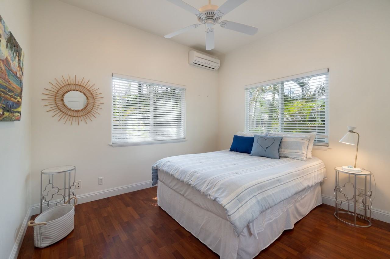 1087 Keolu Dr - Photo 6 of 25