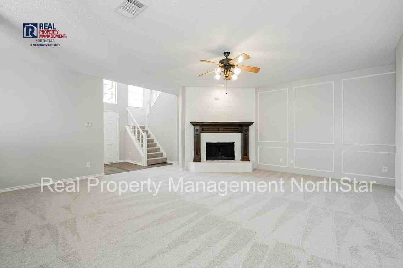 920 Dogwood Ln - Photo 4 of 37