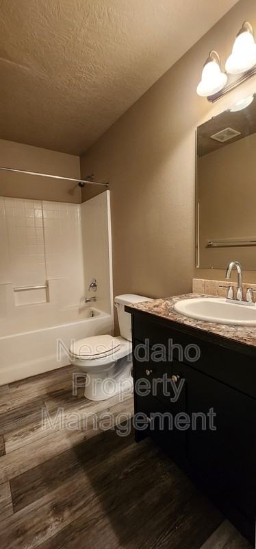 12961 Three Point St - Photo 4 of 19