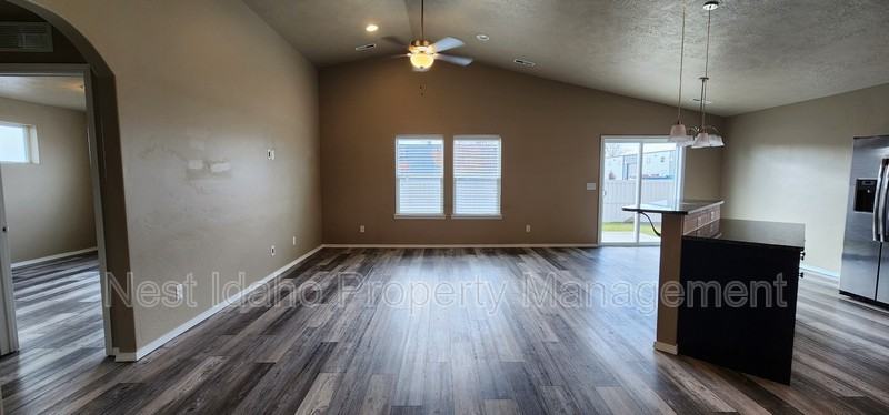 12961 Three Point St - Photo 6 of 19