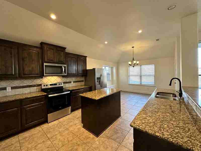 11613 Michele Dr - Photo 2 of 28