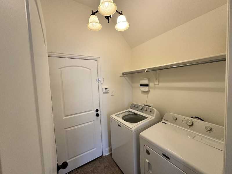 11613 Michele Dr - Photo 3 of 28