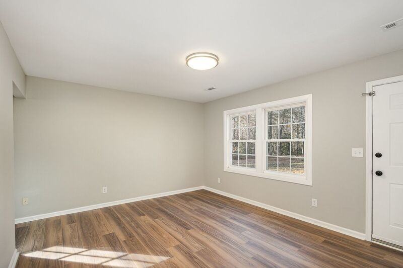 11134 Pine Hill Rd - Photo 3 of 19