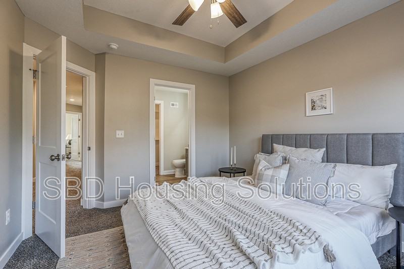 2908 S Harvard Ave #D - Photo 3 of 11