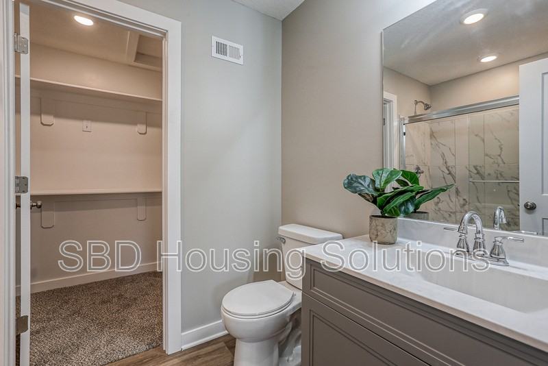 2908 S Harvard Ave #D - Photo 5 of 11