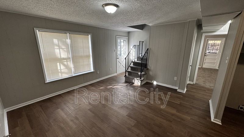 206 Lake Dr - Photo 2 of 25