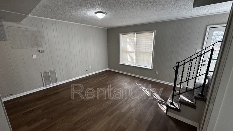 206 Lake Dr - Photo 3 of 25