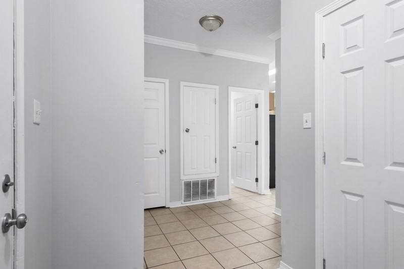 2718 6th Ave - Photo 3 of 20