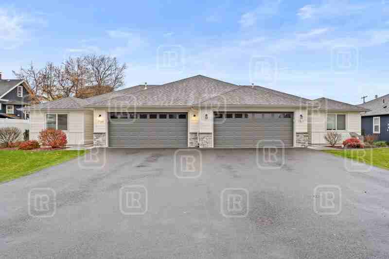 17020 E Knox Ln - Photo 3 of 44