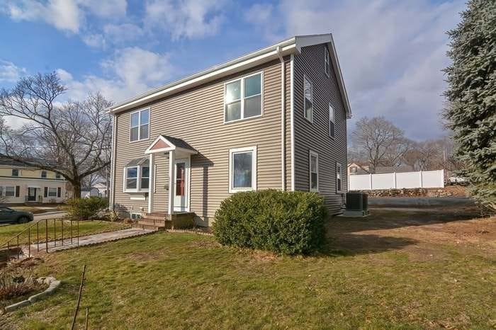 2 Woodbury Ave - Photo 2 of 23