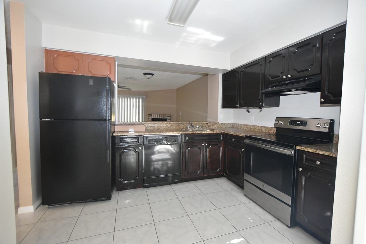 13908 Fletchers Mill Dr - Photo 2 of 13