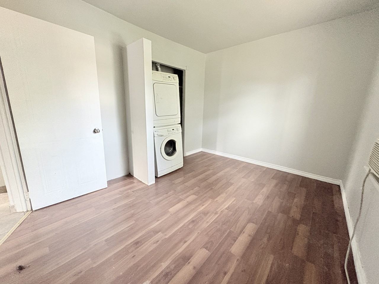 1240 Niagara St - Photo 6 of 12