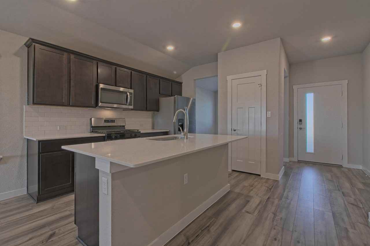 112 Halford Rd - Photo 6 of 29