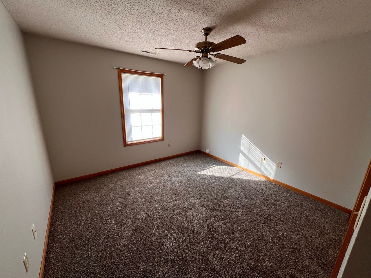 405 Larkin - Photo 2 of 7