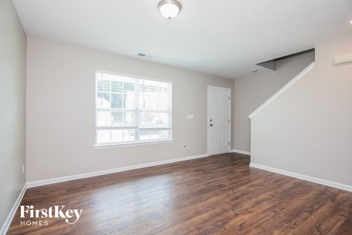 2513 Mcintosh St - Photo 3 of 15